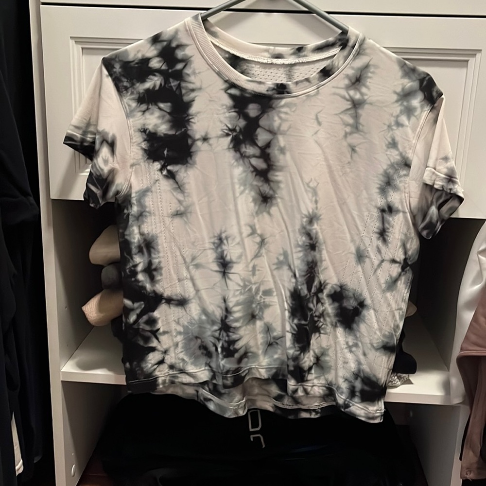 Lululemon cropped t